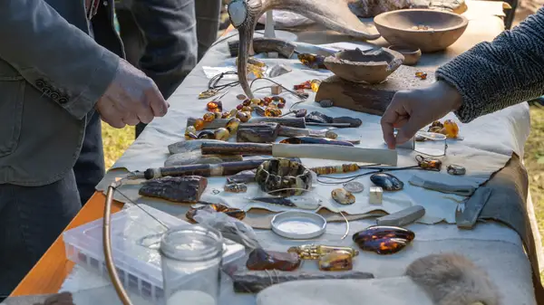 L'Oro del Nord: Un Viaggio di 3.500 Anni Attraverso le Vie dell'Ambra