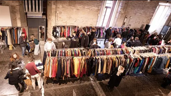 La moda circolare sbarca in Emilia: ecco perché è una rivoluzione