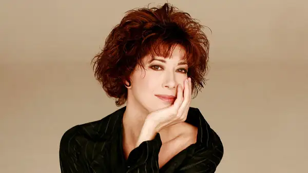 Pivetti e le "teorie" che oggi fanno ridere: a Fiorano va in scena la satira contro il maschilismo