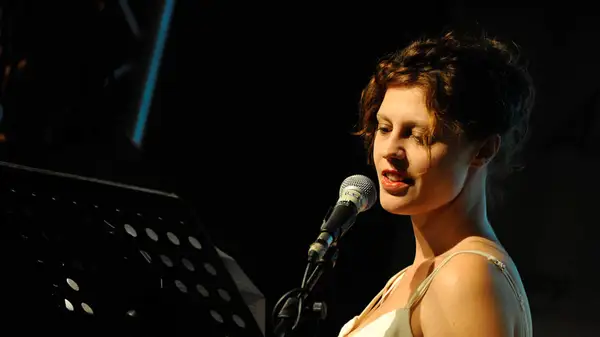 Un teatro per non dimenticare: quando la musica incontra la memoria