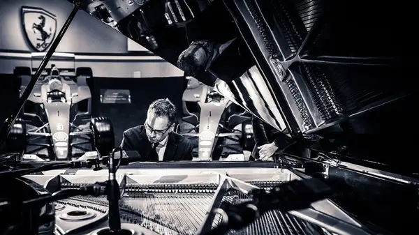 Quando il genio nasce dal disastro: Maranello celebra la leggenda di Keith Jarrett