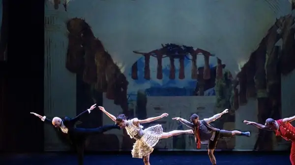 Bigonzetti rilegge Cajkovskij: danza contemporanea al Teatro di Modena