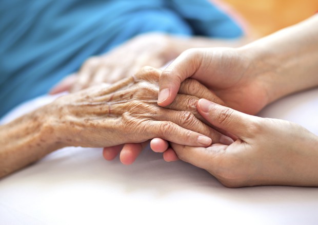 462.000 euro per chi si prende cura: la Regione investe sui caregiver del Modenese