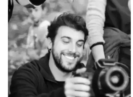 Addio ad Alex Bernardi, il regista che sognava di creare una nave scuola del cinema a Carpi