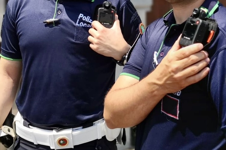 Bodycam per la Polizia Locale di Carpi: via libera nel 2026