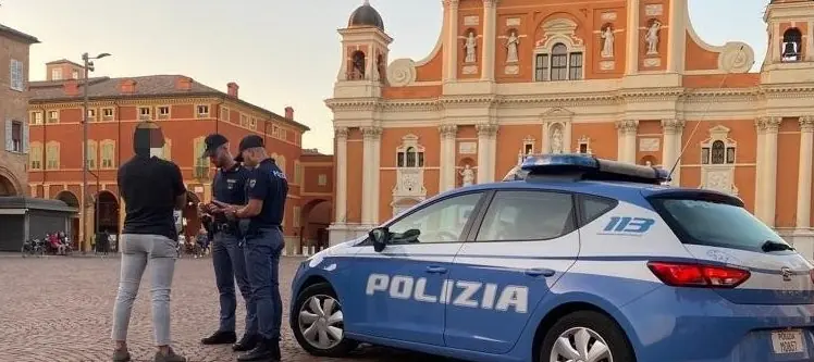 Controlli straordinari a Carpi: 246 persone identificate, setacciati centro e periferie