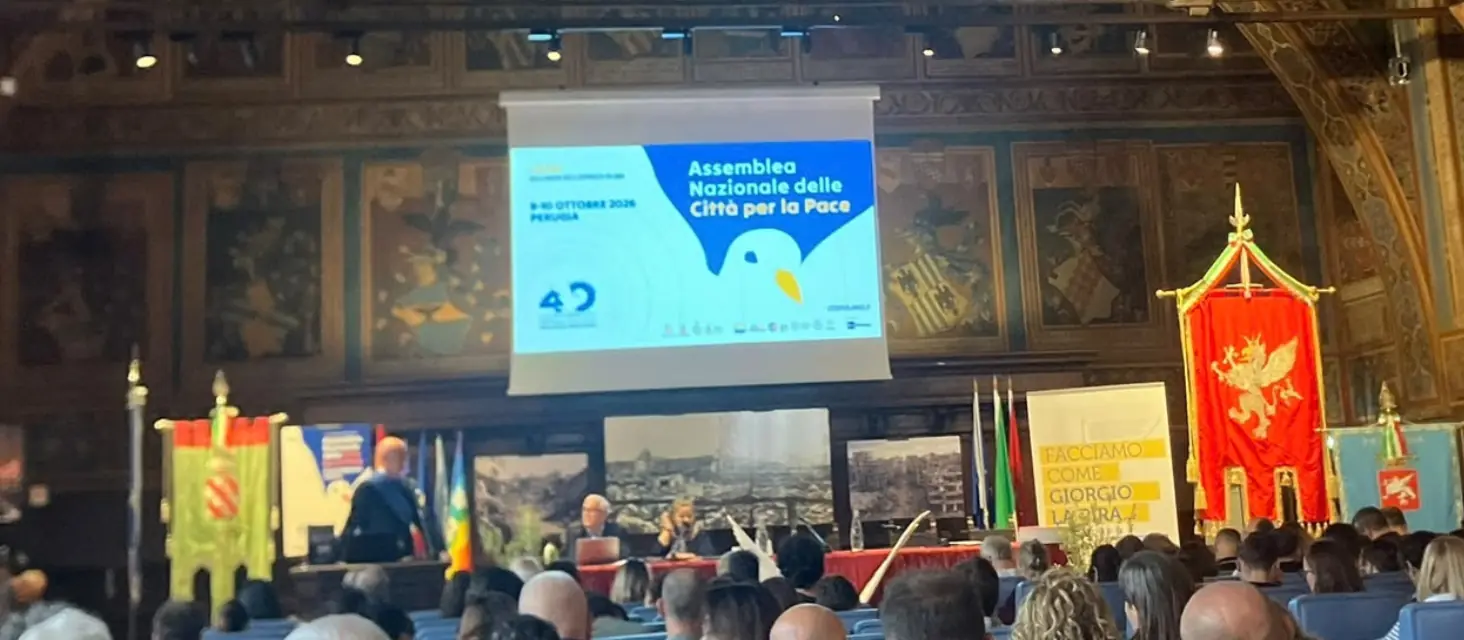Carpi a Perugia con i gonfaloni: la città siede all'Assemblea nazionale per la pace