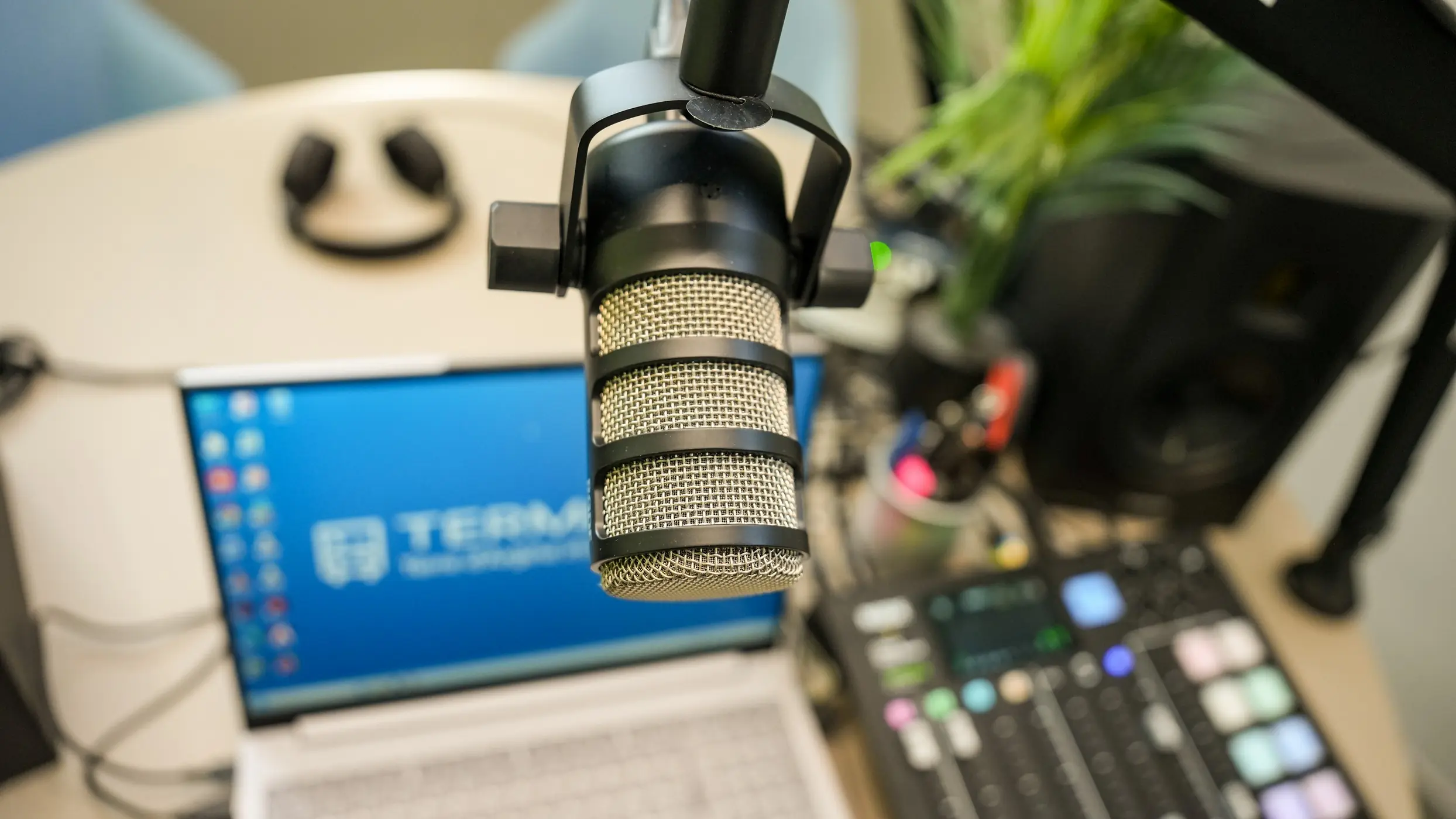 Un microfono, un'idea e novanta minuti: a Carpi si impara a fare un podcast