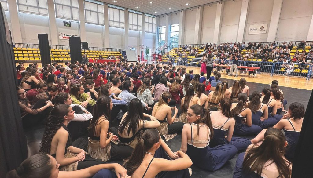 Carpi si inchina alla danza: la palestra Hack si trasforma in un teatro di eleganza e passione