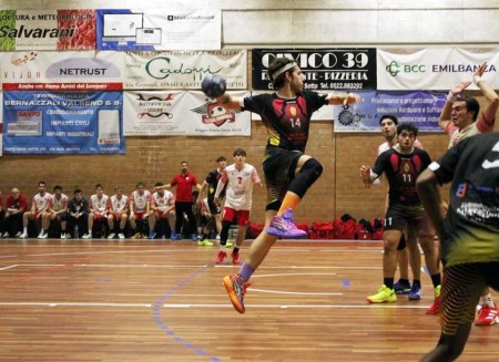 Castelnovo Sotto, la maledizione continua per i nostri ragazzi della pallamano