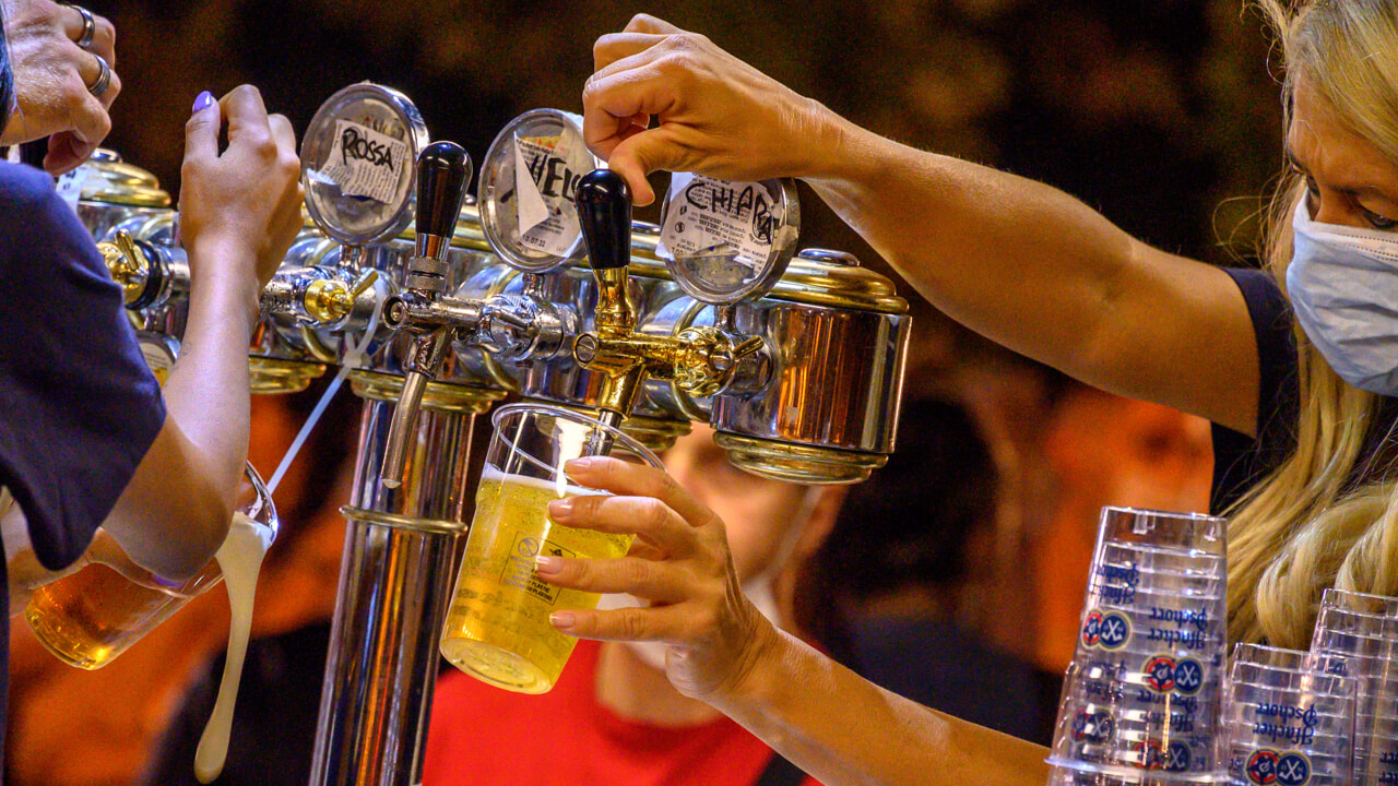 Cavezzo Sfida l'Autunno: Torna l'Oktobeerfest per Scaldare i Cuori (e i Boccali)!