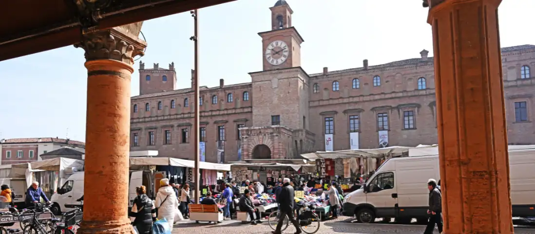 Domenica di shopping in grande stile a Carpi
