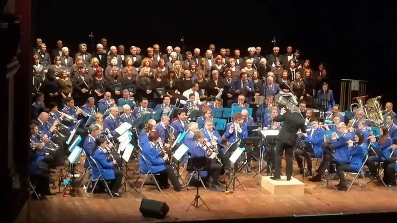 Cento voci e ottoni al Pavarotti-Freni: Modena celebra la Repubblica a suon di Morricone e Verdi