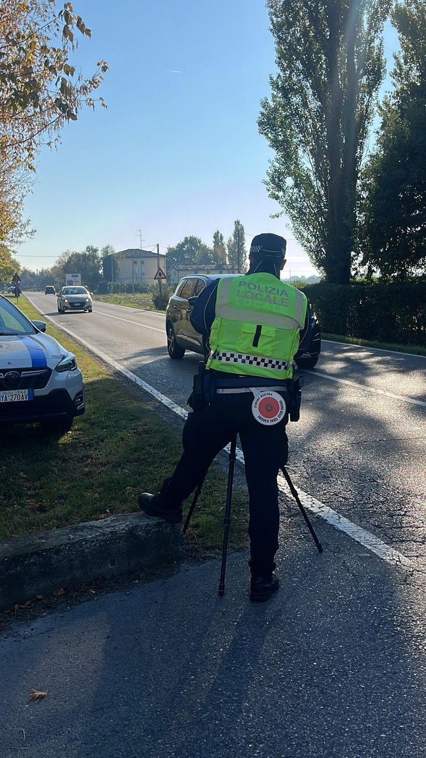 Controlli velocità in corso a Novi di Modena: autovelox sulla provinciale 468