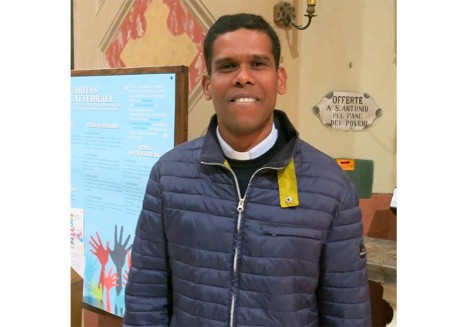 Don Anand Nikhartil torna a casa: sarà il nuovo parroco di San Bernardino Realino