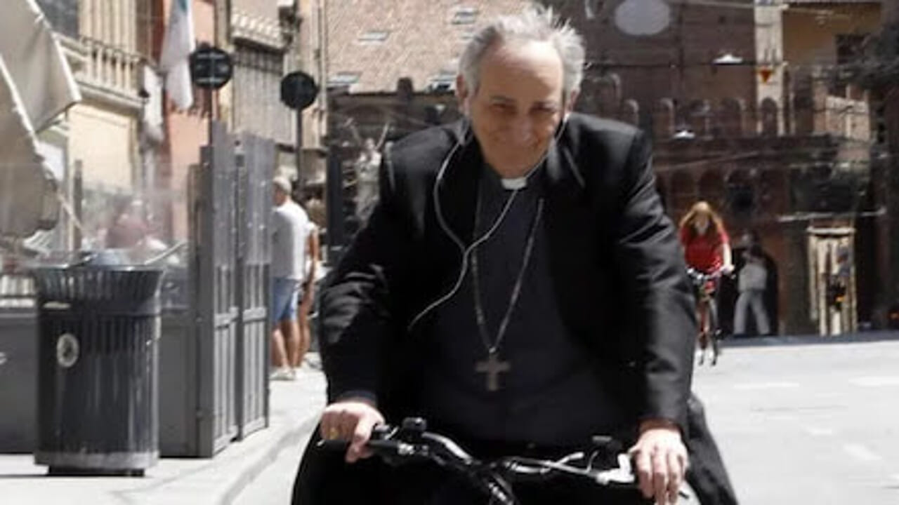 Don Matteo in prima visione: il cardinale che va in bici