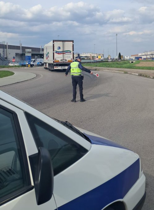 Emergenza stradale a Campogalliano: gasolio sull'asfalto crea pericolo alle rotonde