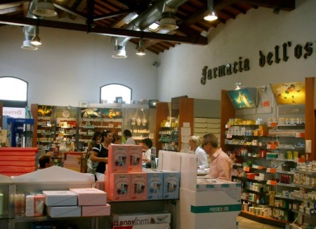 Le farmacie di Carpi chiudono i battenti: la protesta silenziosa