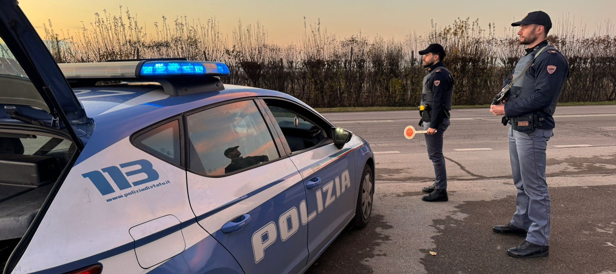 Fermato veicolo sospetto sulla Romana Sud: tre romeni già noti per truffe con gioielli falsi