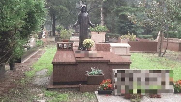 Furto al cimitero di Carpi: rubata statua di bronzo di due metri