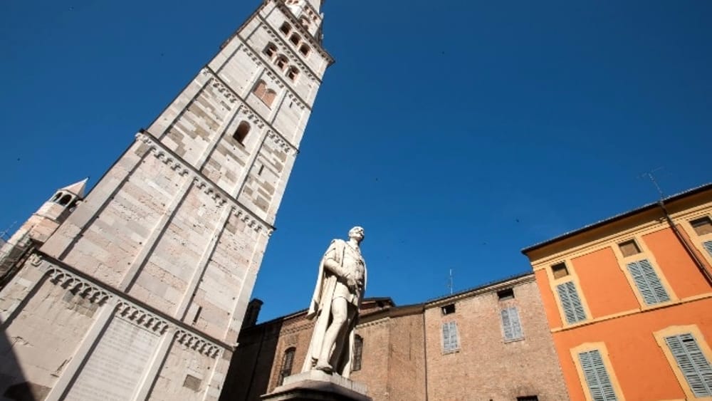 La Ghirlandina racconta mille anni di storie: visita speciale sabato