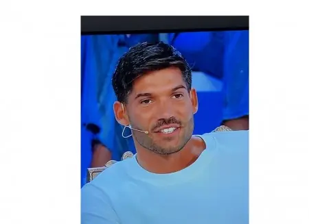 Dal portone di casa al trono televisivo: Carpi guarda Giacomo cercare l’amore