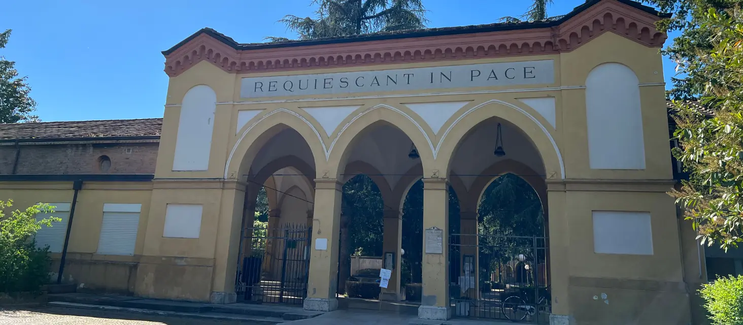 I cimiteri di Carpi cambiano pelle: arriva il partenariato pubblico-privato per rilanciare nove strutture
