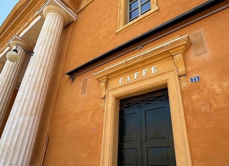 Il Caffè del Teatro cerca ancora il suo gestore: canone dimezzato per rilanciare il locale storico