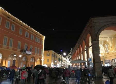 Il centro storico che non vuol morire: Carpi Lab si prende la scena con 120mila euro di magia natalizia