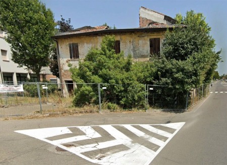 Il mistero dell'ex mulino che fa litigare ciclisti e automobili