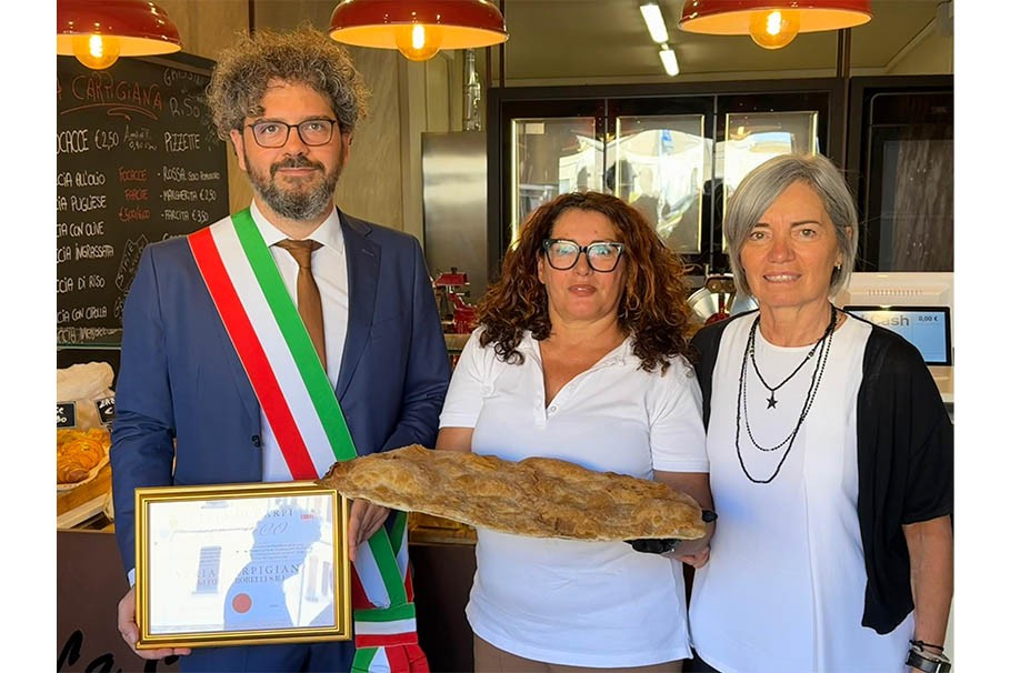 La Focacceria di corso Roma riceve il diploma De.C.O: ora anche lei custodisce l'autentica stria carpigiana