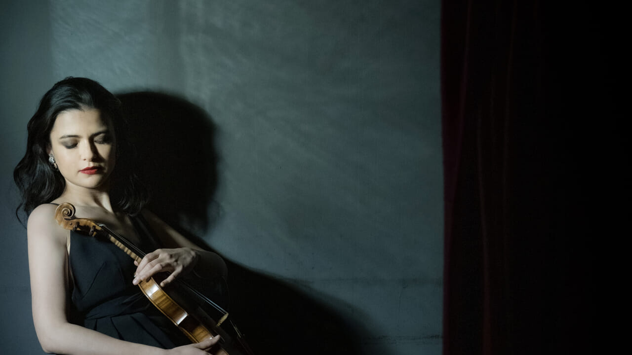 La virtuosa del violino Karen Gomyo incanta il Pavarotti-Freni: un concerto da non perdere