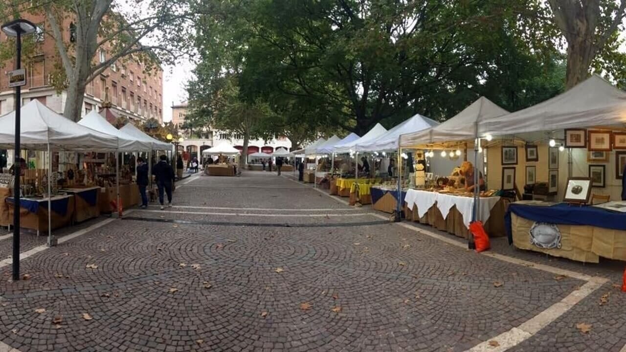 L'Arte Torna a Casa: Piazza Matteotti Si Veste di Creatività