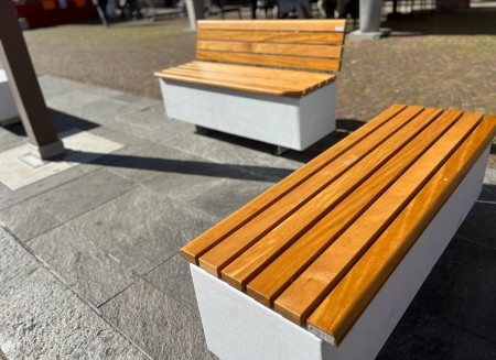 Le panchine di Carpi: quando il comfort cittadino vale ogni centesimo