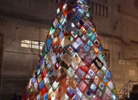 Le "Uncinettine" di Novi: 450 mattonelle per l'albero da record