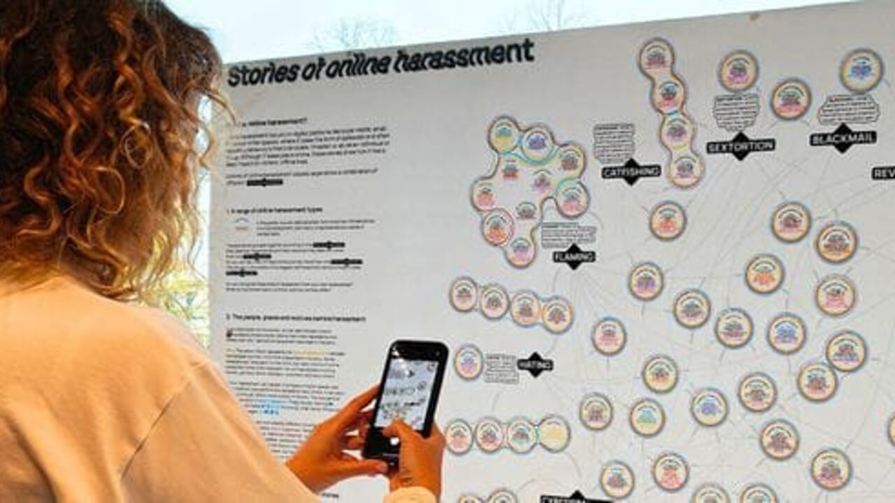 L'IA arriva nelle biblioteche di casa nostra: Unimore ospita la mostra che fa riflettere (e tremare)