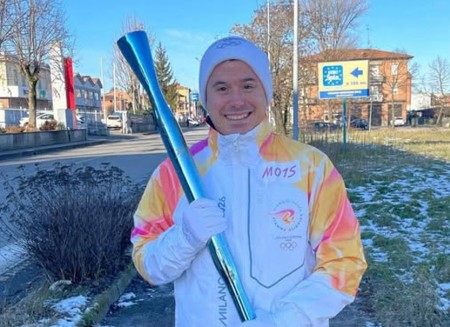 Marco Cortelloni porta la fiamma olimpica: l'emozione di Carpi