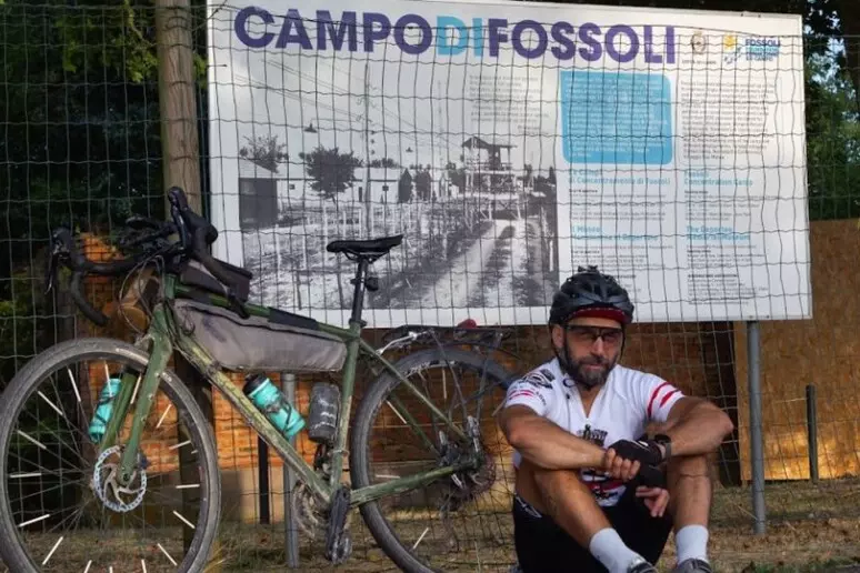 Michele Iacomino: da Carpi ad Auschwitz in bicicletta per non dimenticare gli atleti vittime del nazismo