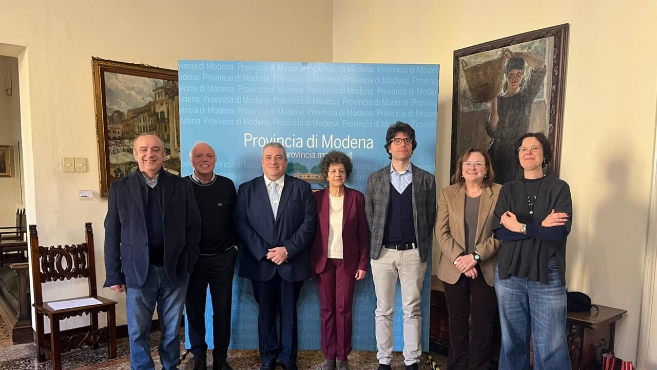 Modena lancia l'anno del volontariato con Severgnini all'Arena