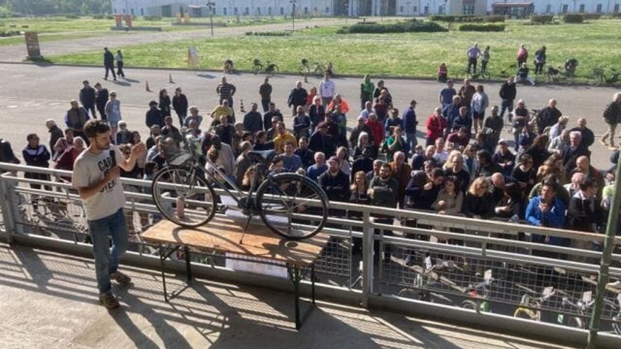 A Modena si va all'asta in sella: trenta bici recuperate cercano un nuovo padrone al Novi Sad