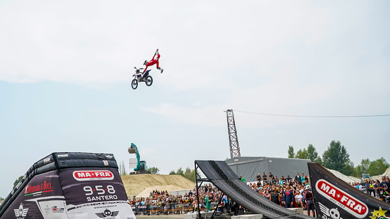 Motori, adrenalina e cuore aperto: sabato a Sassuolo il freestyle vola alto con la magia della Mototerapia