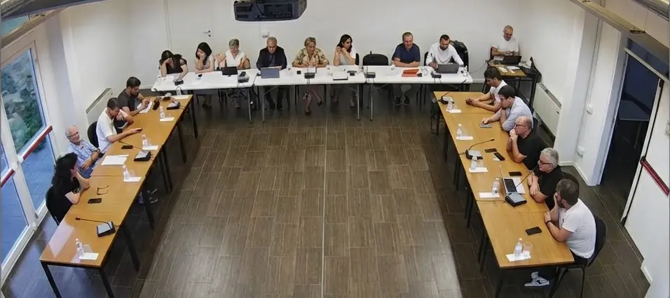 Novi virtuosa penalizzata: il Consiglio Comunale dichiara guerra alle nuove tariffe rifiuti