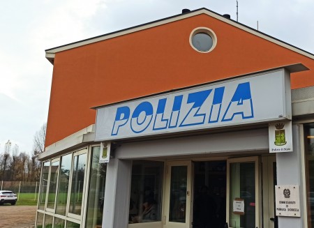 Operazione antidroga: blitz in casa, trovato arsenale e hashish