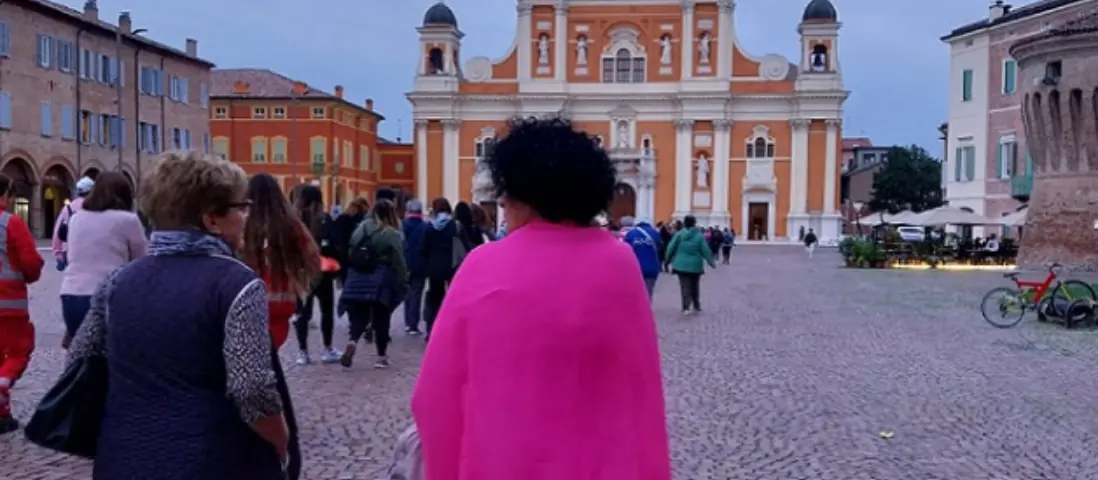 Carpi si mette in cammino, due passi in rosa per ricordare che prevenire conta