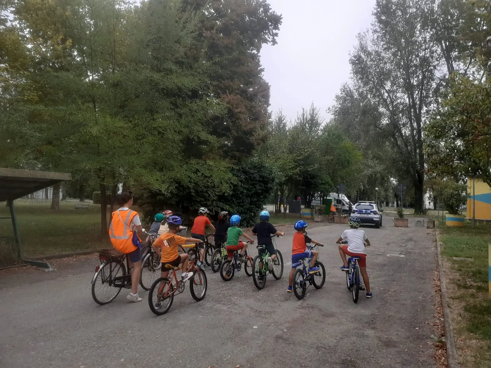 Biciclettata dei ragazzi del POLCAMP verso Budrione: Polizia Locale in scorta sulla strada
