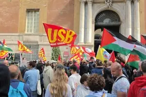 Sumud, le strade della resistenza arrivano a La Tenda con Gideon Levy e i portuali del CALP