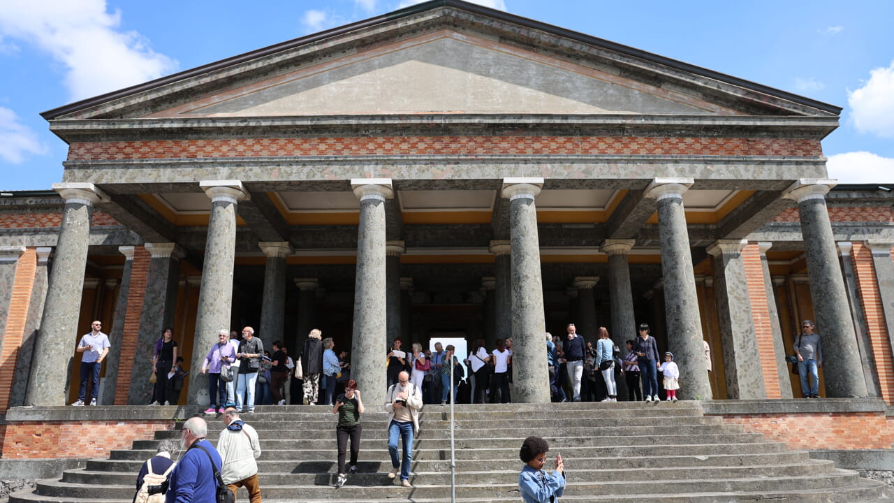 Quando la Musica Risveglia i Silenzi Eterni: Un Viaggio Sonoro tra i Morti di Modena