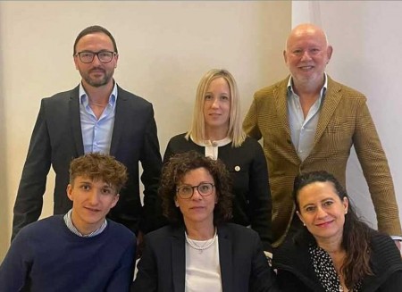 Quando la politica diventa un gioco delle parti sulla pelle dei cittadini