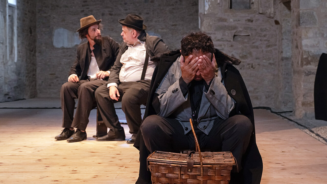 Quando l'assurdo diventa straordinario: il Gruppo Albatro porta Beckett sul palco modenese