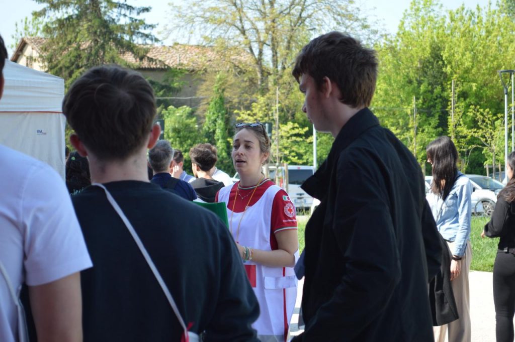 Quando la solidarietà si impara giocando: studenti "in campo"